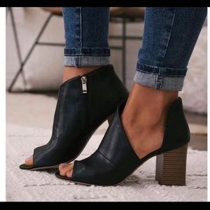 NWOT. Peep Toe Cut Out Ankle Booties with Chunky Block Heel